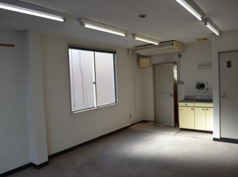 新居ビル 4階東側