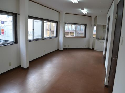 第2片岡ビル 2階