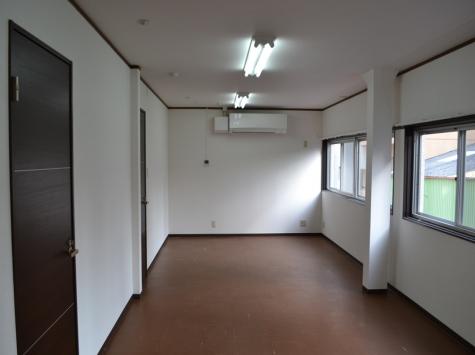 第2片岡ビル 2階