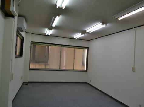 ӥ 303